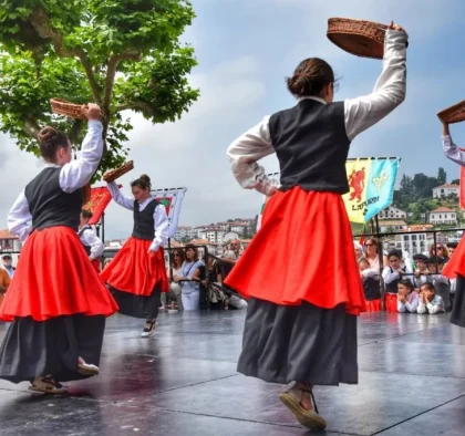 Alava-traditional-dancers-1024x685