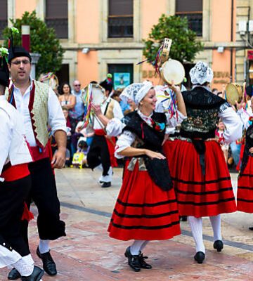 Dancing at traditional fiesta at Villaviciosa in Asturias, Northern Spain, Europe